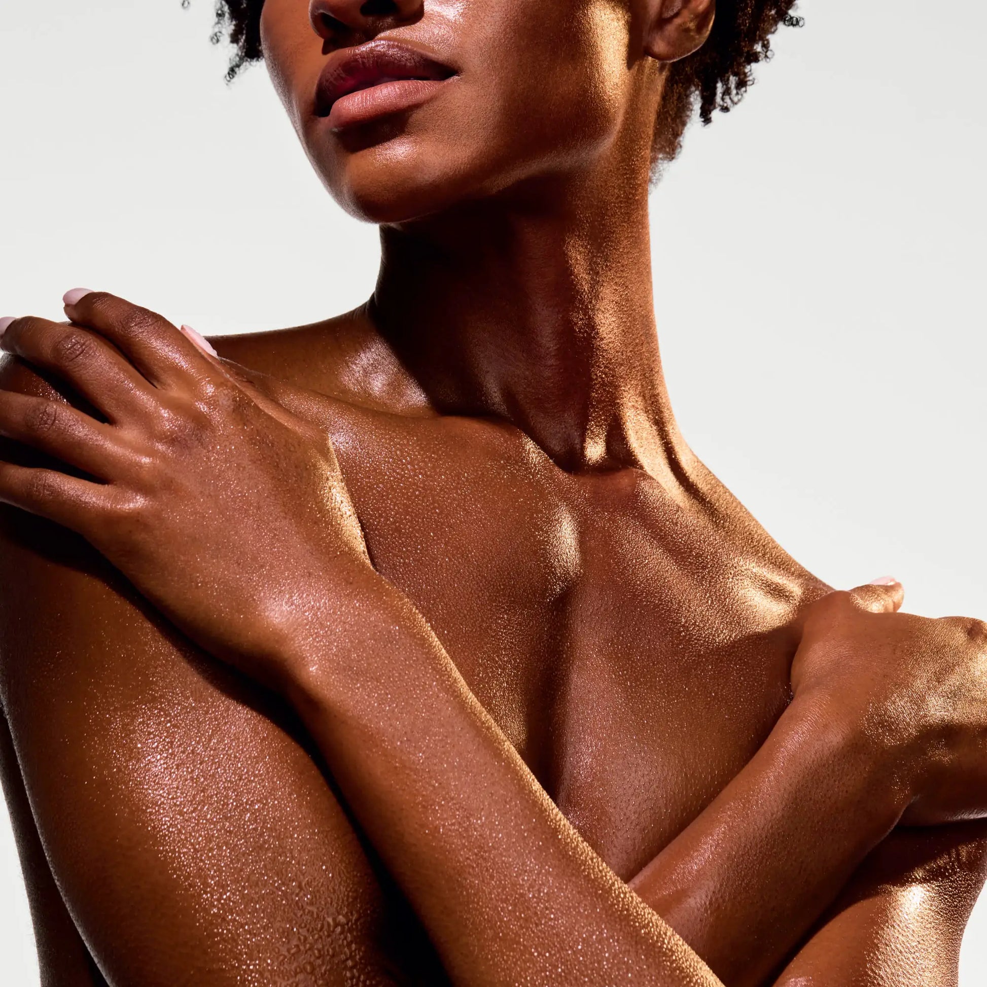 the-glow-getter-multi-oil-body-scrub-z1 NATR-40028-Alt-Image-The_Glow_Getter_Multi-Oil_Body_Scrub-06_1.webp